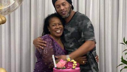 leyu管理-去年12月住院 罗纳尔迪尼奥71岁母亲因新冠去世