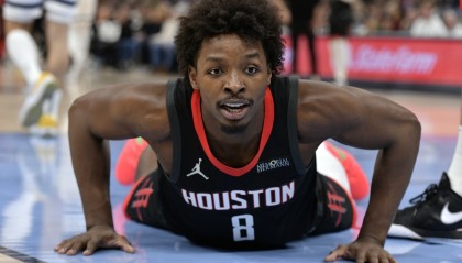 leyu团队-乌度卡谈启用泰特：他能防守更高大的对手 整个替补席表现都很棒